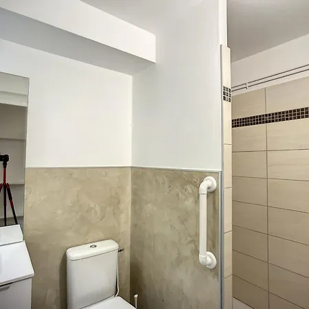 F2 Avec Terrasse, Proche Thermes Et Centre-ville - Animaux Bienvenus, Wifi Inclus - Fr-1-451-205 *