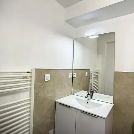 F2 Avec Terrasse, Proche Thermes Et Centre-ville - Animaux Bienvenus, Wifi Inclus - Fr-1-451-205 Apartmán Lamalou-les-Bains
