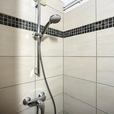 Apartmán F2 Avec Terrasse, Proche Thermes Et Centre-ville - Animaux Bienvenus, Wifi Inclus - Fr-1-451-205