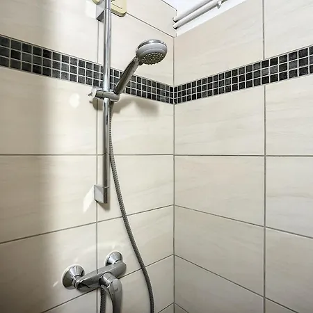 Apartment F2 Avec Terrasse, Proche Thermes Et Centre-ville - Animaux Bienvenus, Wifi Inclus - Fr-1-451-205