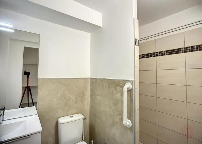 F2 Avec Terrasse, Proche Thermes Et Centre-ville - Animaux Bienvenus, Wifi Inclus - Fr-1-451-205 *