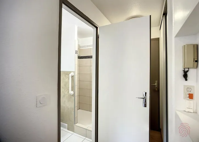 F2 Avec Terrasse, Proche Thermes Et Centre-ville - Animaux Bienvenus, Wifi Inclus - Fr-1-451-205 아파트 *