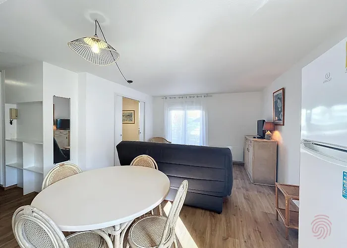 F2 Avec Terrasse, Proche Thermes Et Centre-ville - Animaux Bienvenus, Wifi Inclus - Fr-1-451-205 아파트 라말루-레-뱅