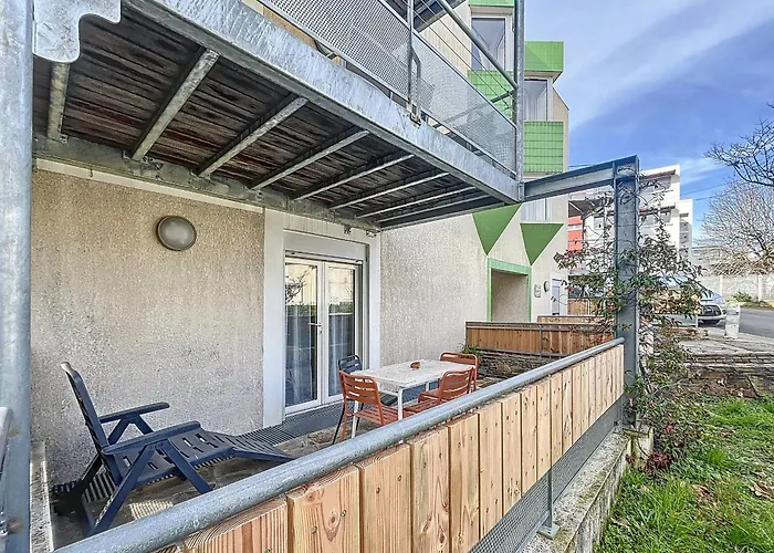 F2 Avec Terrasse, Proche Thermes Et Centre-ville - Animaux Bienvenus, Wifi Inclus - Fr-1-451-205 아파트 라말루-레-뱅